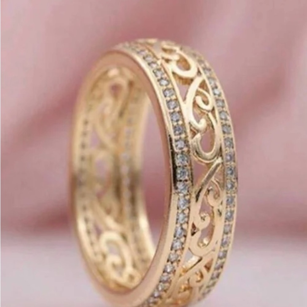 Elegant Gold Tone Filigree Style Ring - Size 6